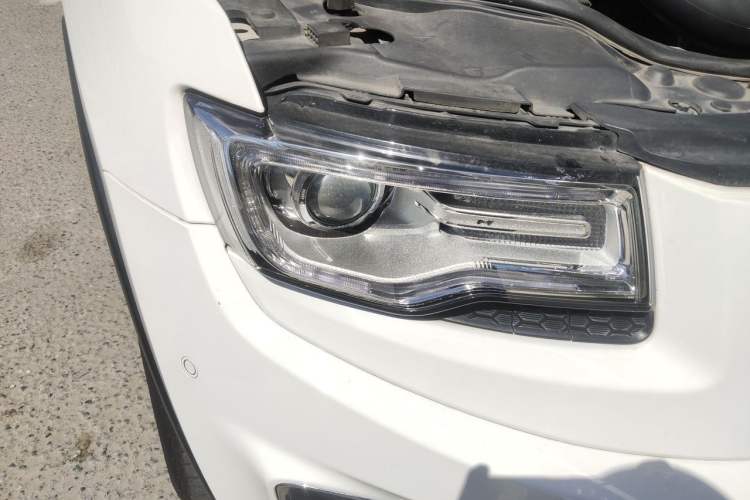 Used Jeep Grand Cherokee 2014 3.6L Elite Navigation Edition Right Front Headlight