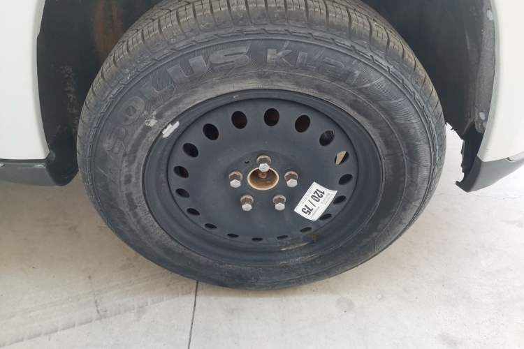 Used Jeep Grand Cherokee 2014 3.6L Flagship Prestige Edition Right Front Wheel Hub