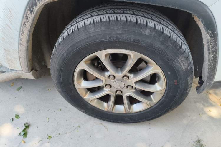 Used Jeep Grand Cherokee 2014 3.6L Elite Navigation Edition Right Front Wheel Hub