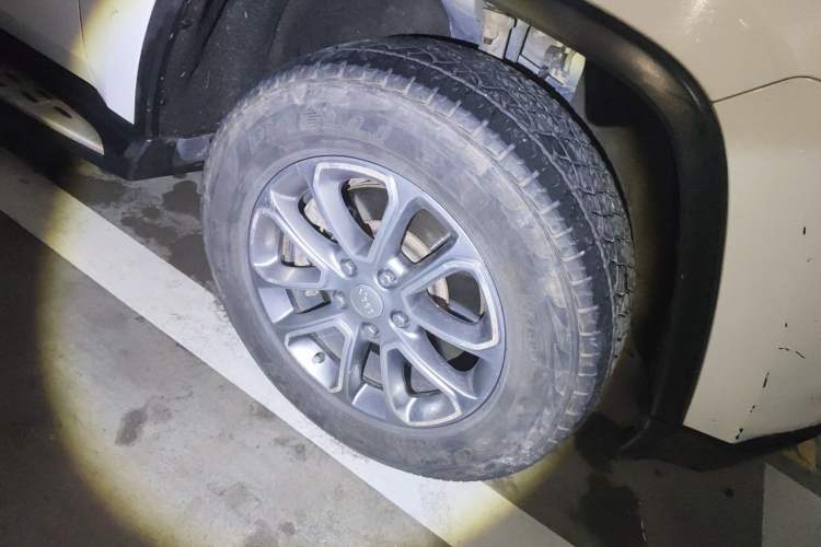 Used Jeep Grand Cherokee 2014 3.0TD Diesel Comfort Navigation Version Right Front Wheel Hub