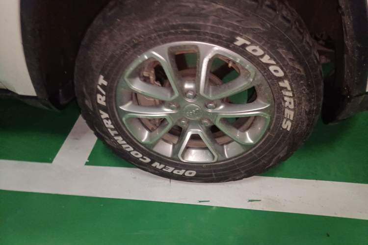 Used Jeep Grand Cherokee 2014 3.6L Elite Navigation Edition Right Front Wheel Hub