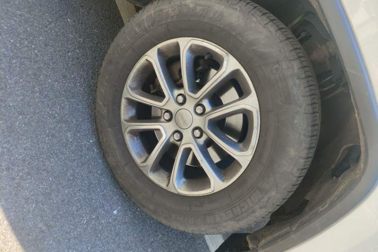 Used Jeep Grand Cherokee 2014 3.6L Elite Navigation Edition Right Front Wheel Hub