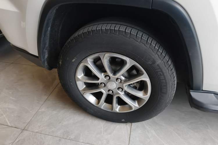 Used Jeep Grand Cherokee 2014 3.0L Comfort Navigation Edition Right Rear Wheel Hub
