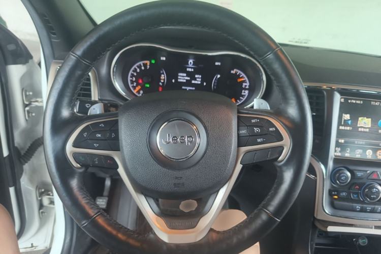 Used Jeep Grand Cherokee 2014 3.0L Comfort Navigation Edition Steering Wheel