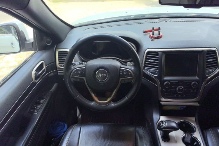 Used Jeep Grand Cherokee 2014 3.0TD Diesel Comfort Navigation Version Steering Wheel