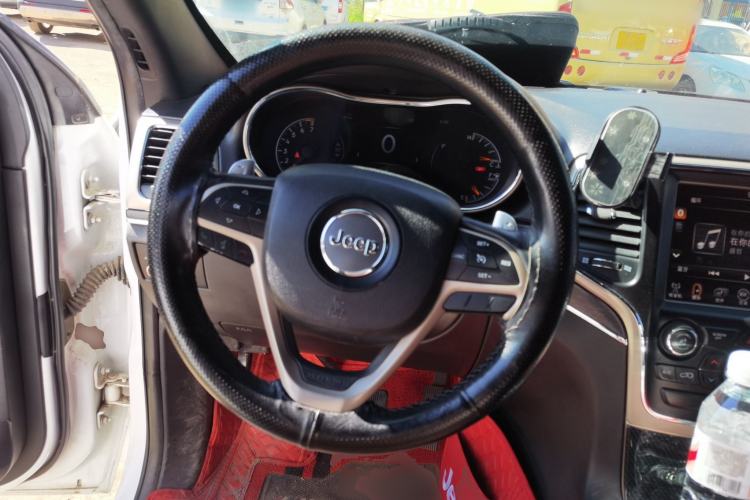 Used Jeep Grand Cherokee 2014 3.0L Comfort Navigation Edition Steering Wheel
