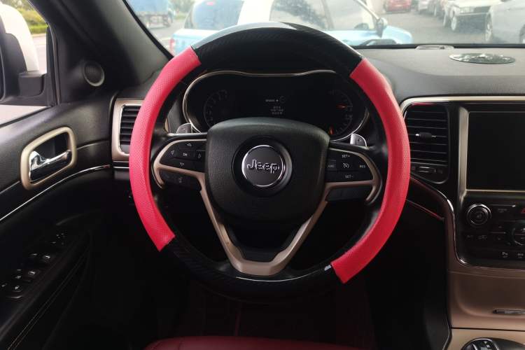 Used Jeep Grand Cherokee 2014 3.0L Comfort Navigation Edition Steering Wheel