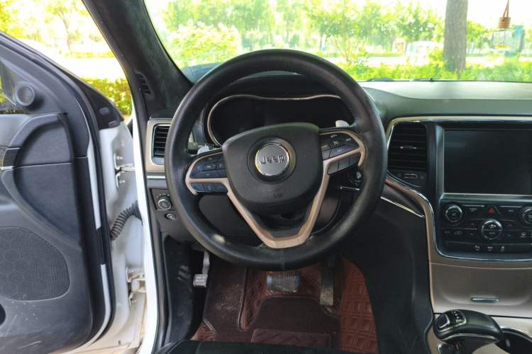 Used Jeep Grand Cherokee 2014 3.6L Elite Navigation Edition Steering Wheel