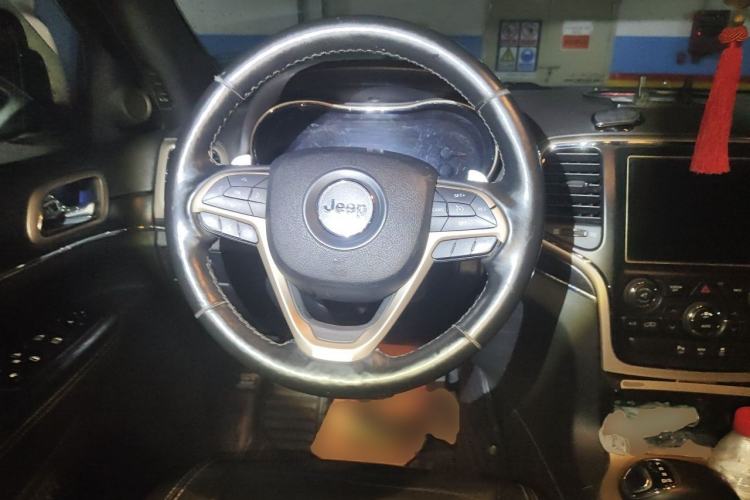 Used Jeep Grand Cherokee 2014 3.0TD Diesel Comfort Navigation Version Steering Wheel