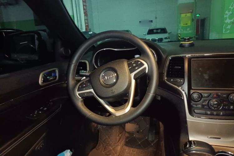 Used Jeep Grand Cherokee 2014 3.6L Elite Navigation Edition Steering Wheel