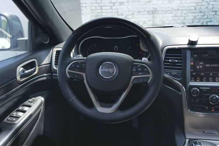 Used Jeep Grand Cherokee 2014 3.0TD Diesel Comfort Navigation Version Steering Wheel