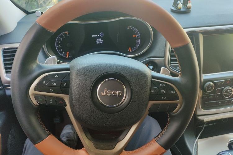 Used Jeep Grand Cherokee 2014 3.6L Elite Navigation Edition Steering Wheel