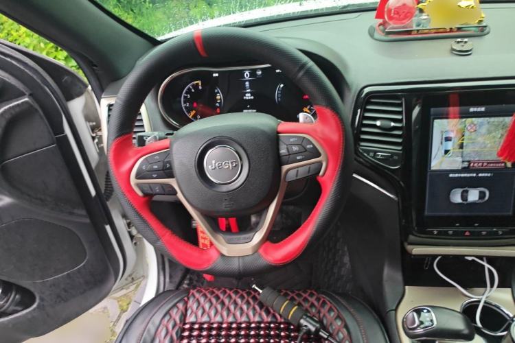 Used Jeep Grand Cherokee 2014 3.0TD Diesel Comfort Navigation Version Steering Wheel