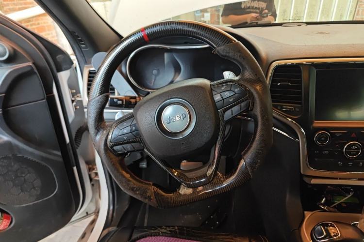 Used Jeep Grand Cherokee 2014 3.0L Comfort Navigation Edition Steering Wheel