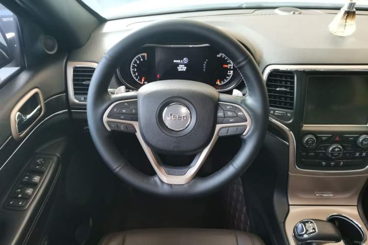 Used Jeep Grand Cherokee 2014 3.6L Elite Navigation Edition Steering Wheel