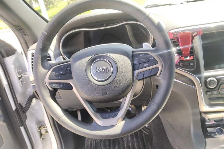 Used Jeep Grand Cherokee 2014 3.6L Elite Navigation Edition Steering Wheel