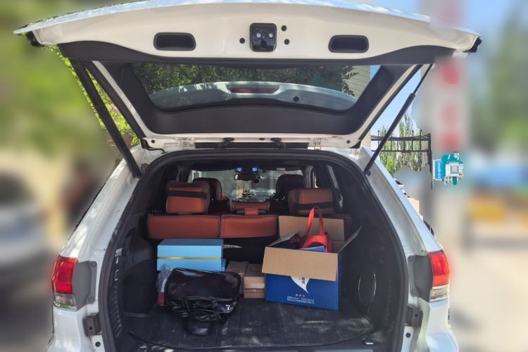 Used Jeep Grand Cherokee 2014 3.0L Comfort Navigation Edition Trunk