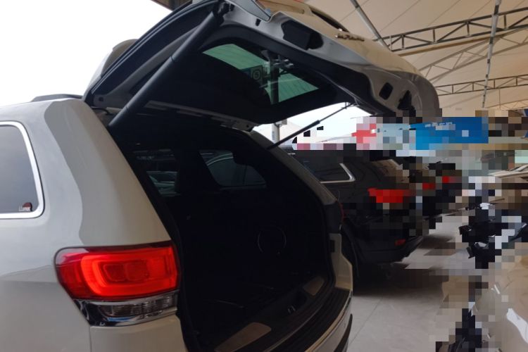 Used Jeep Grand Cherokee 2014 3.0L Comfort Navigation Edition Trunk