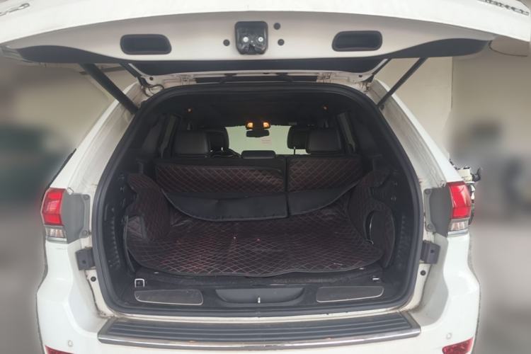 Used Jeep Grand Cherokee 2014 3.0L Comfort Navigation Edition Trunk