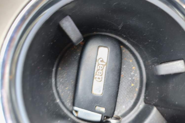 Used Jeep Grand Cherokee 2014 3.6L Elite Navigation Edition Vehicle Key