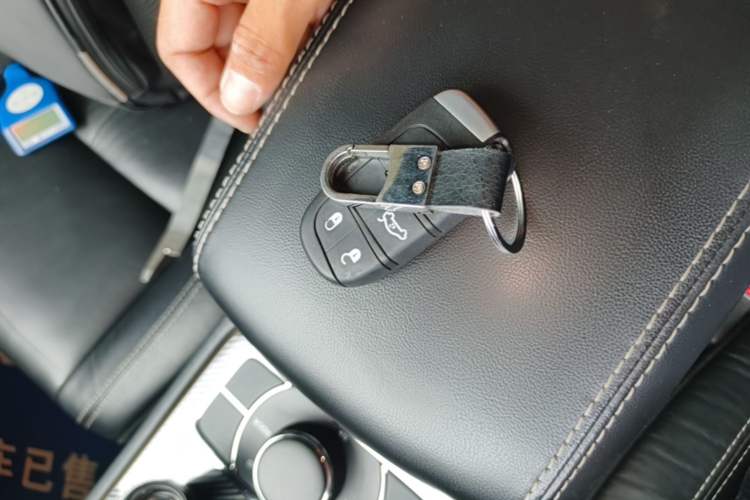 Used Jeep Grand Cherokee 2014 3.0L Comfort Navigation Edition Vehicle Key