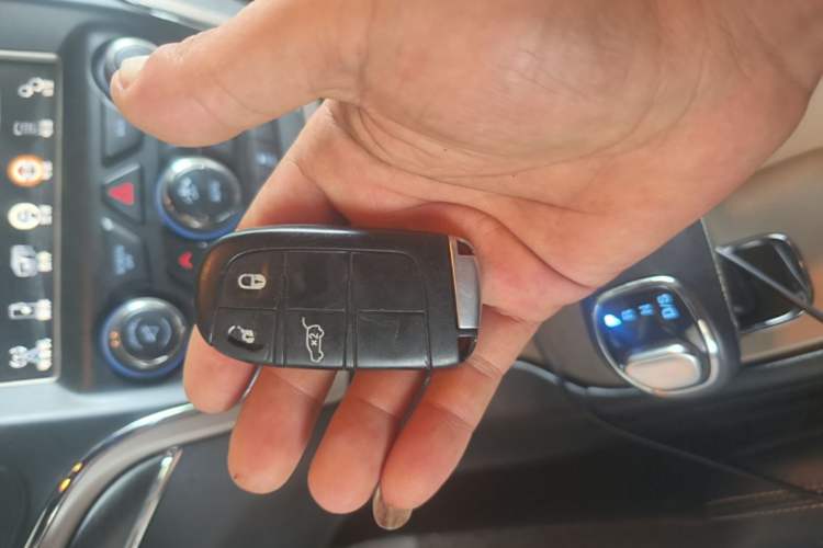 Used Jeep Grand Cherokee 2014 3.0L Comfort Navigation Edition Vehicle Key