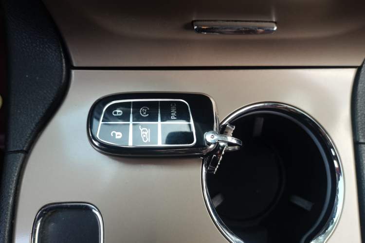 Used Jeep Grand Cherokee 2014 3.0L Comfort Navigation Edition Vehicle Key