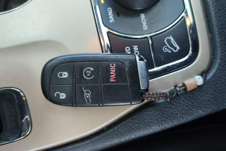 Used Jeep Grand Cherokee 2014 3.6L Elite Navigation Edition Vehicle Key