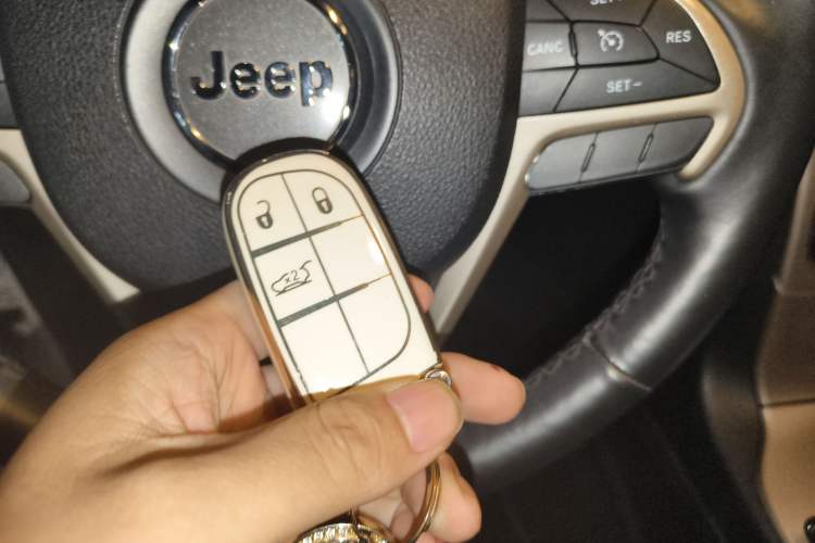Used Jeep Grand Cherokee 2014 3.6L Elite Navigation Edition Vehicle Key