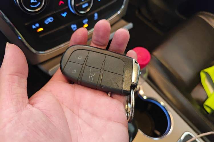 Used Jeep Grand Cherokee 2014 3.0L Comfort Navigation Edition Vehicle Key