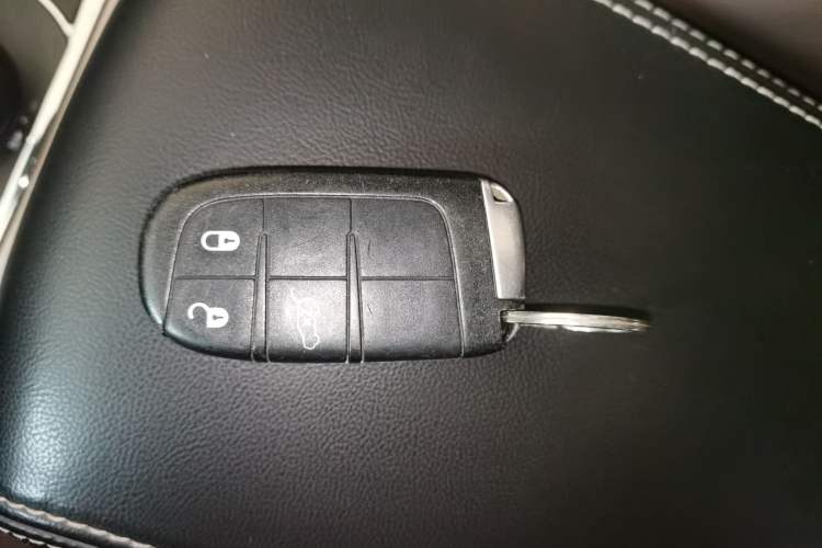 Used Jeep Grand Cherokee 2014 3.6L Elite Navigation Edition Vehicle Key