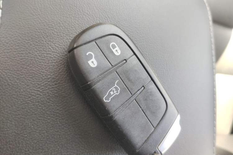 Used Jeep Grand Cherokee 2014 3.6L Elite Navigation Edition Vehicle Key