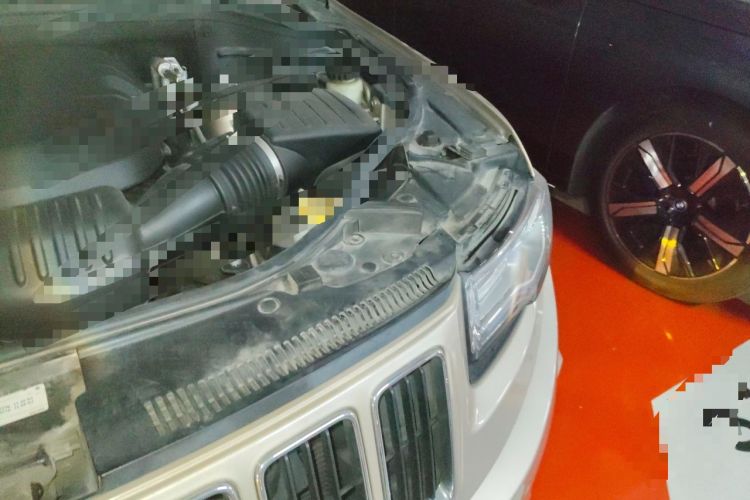 Used Jeep Grand Cherokee 2014 3.0L Comfort Navigation Edition Engine Bay Left