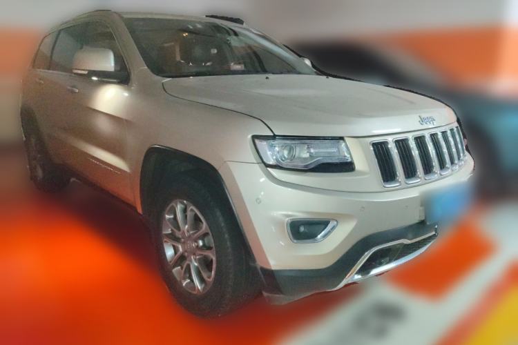 Used Jeep Grand Cherokee 2014 3.0L Comfort Navigation Edition Front Right 45 Deg