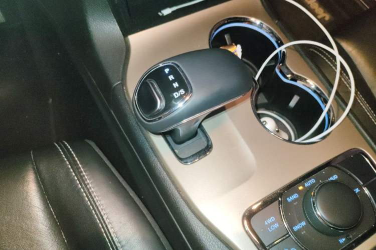Used Jeep Grand Cherokee 2014 3.0L Comfort Navigation Edition Gear Lever
