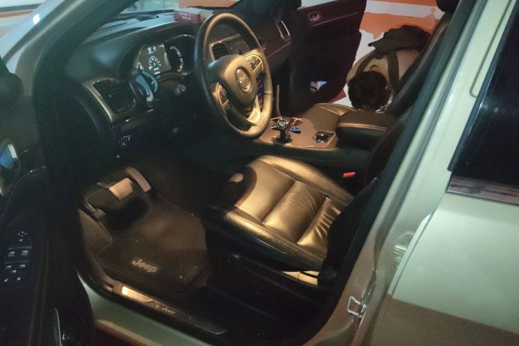 Used Jeep Grand Cherokee 2014 3.0L Comfort Navigation Edition Left Front Seat