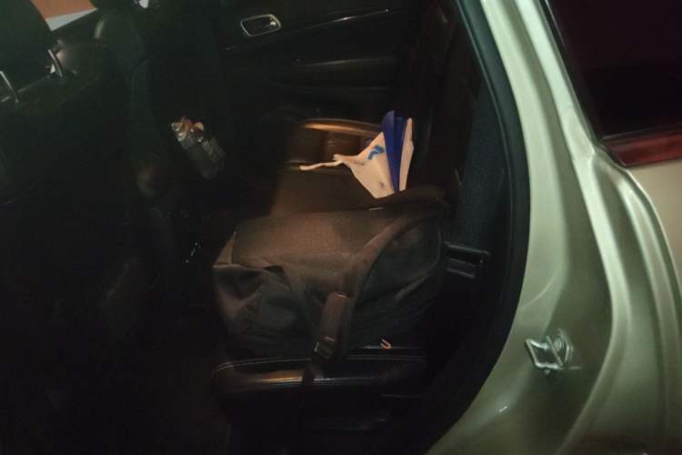 Used Jeep Grand Cherokee 2014 3.0L Comfort Navigation Edition Left Rear Seat