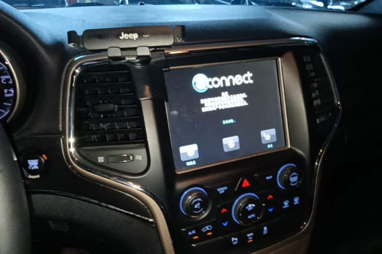 Used Jeep Grand Cherokee 2015 3.0L Comfort Navigation Edition Audio And AC Panel