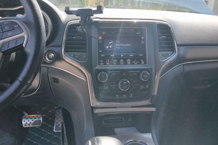 Used Jeep Grand Cherokee 2015 3.0L Comfort Navigation Edition Audio And AC Panel