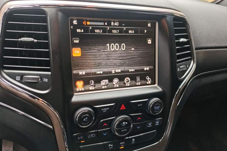 Used Jeep Grand Cherokee 2015 3.0TD Diesel Comfort Navigation Edition Audio And AC Panel