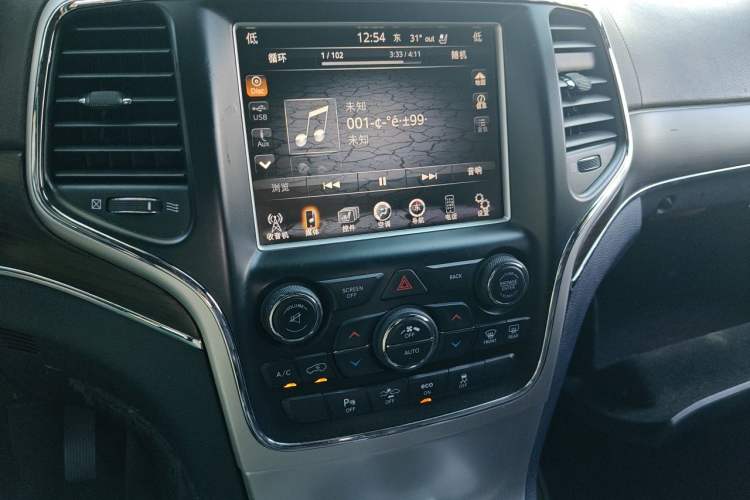 Used Jeep Grand Cherokee 2015 3.6L Luxury Navigation Edition Audio And AC Panel