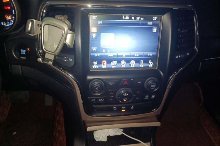 Used Jeep Grand Cherokee 2015 3.0TD Diesel Comfort Navigation Edition Audio And AC Panel