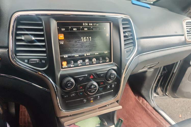 Used Jeep Grand Cherokee 2015 3.0L Comfort Navigation Edition Audio And AC Panel