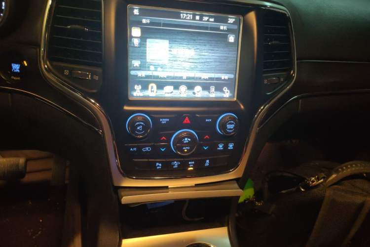 Used Jeep Grand Cherokee 2015 3.6L Luxury Navigation Edition Audio And AC Panel