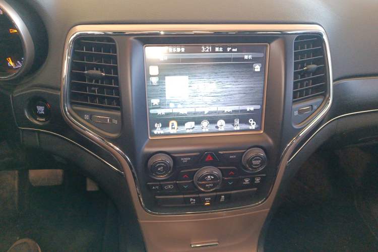 Used Jeep Grand Cherokee 2015 3.0L Elite Navigation Edition Audio And AC Panel