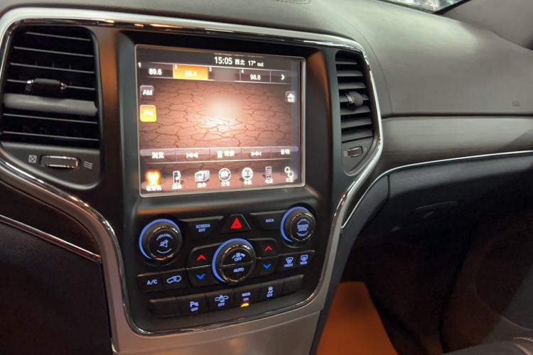 Used Jeep Grand Cherokee 2015 3.6L Luxury Navigation Edition Audio And AC Panel