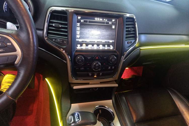 Used Jeep Grand Cherokee 2015 3.0L Comfort Navigation Edition Audio And AC Panel