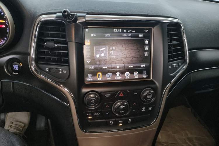 Used Jeep Grand Cherokee 2015 3.0L Comfort Navigation Edition Audio And AC Panel
