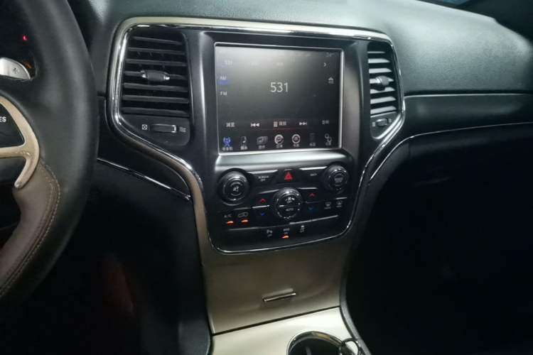Used Jeep Grand Cherokee 2015 3.0L Comfort Navigation Edition Audio And AC Panel