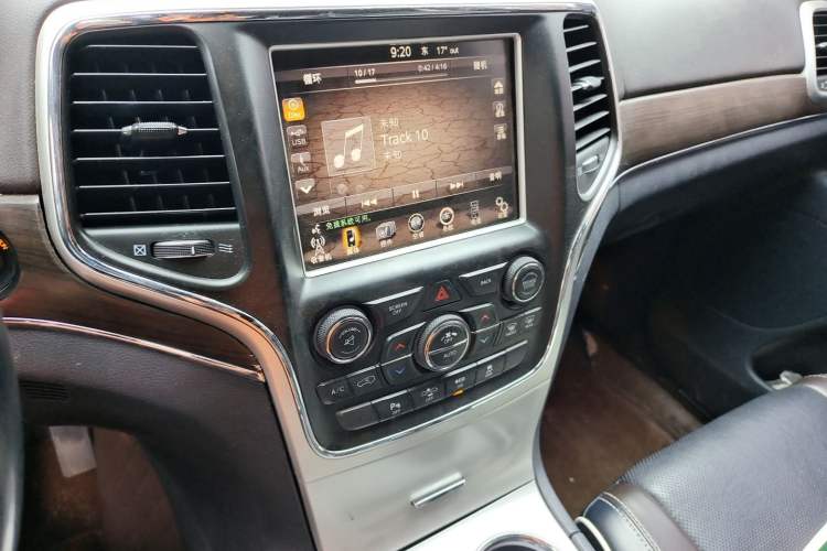 Used Jeep Grand Cherokee 2015 3.6L Luxury Navigation Edition Audio And AC Panel